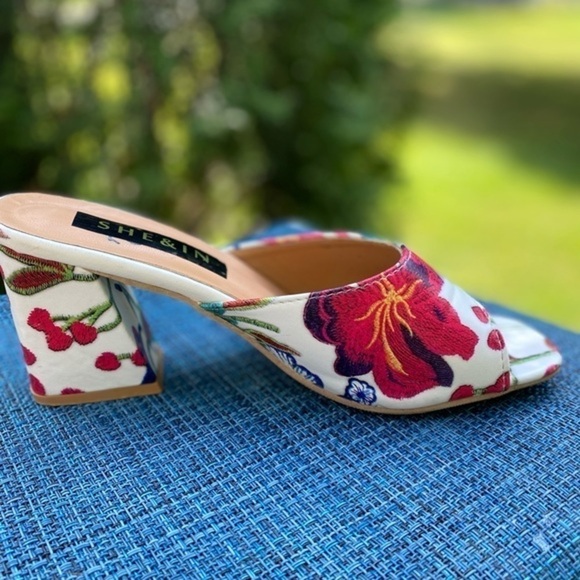 She & In Colorful Open Toe Slides - Picture 8 of 10